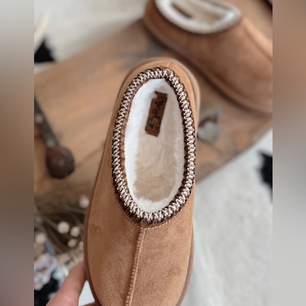 NIB Brand New Very G Sparks Tan Fur Vegan Suede Slip On Slides Shoes Slippers - Picture 8 of 11